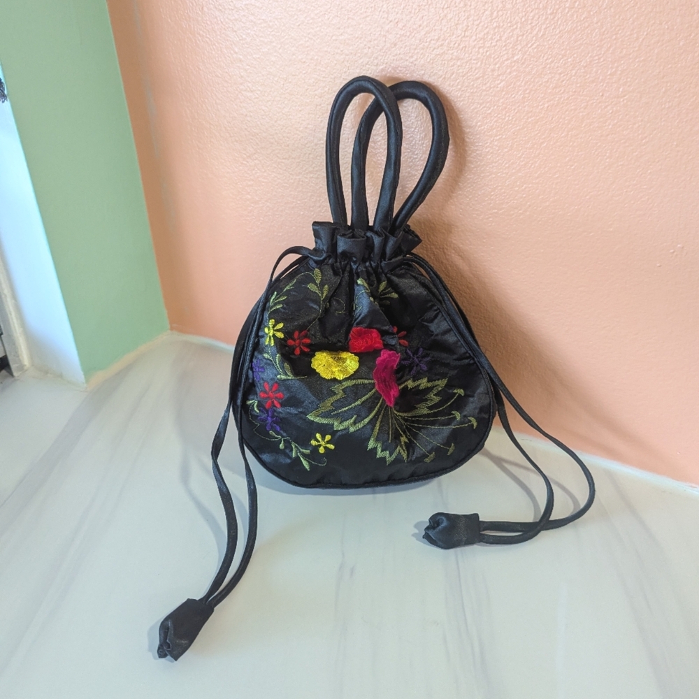 Vintage Embroidered Satin Mini Bag Black Beijing Souvenir Floral Drawstring - Picture 3 of 10